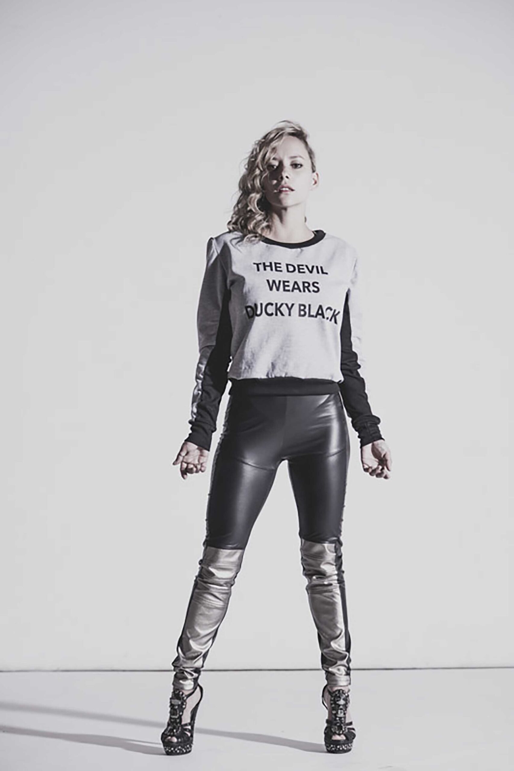 hoddie-the-devil-wears-ducky-black-gray