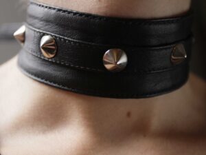 Simple pyramid Choker