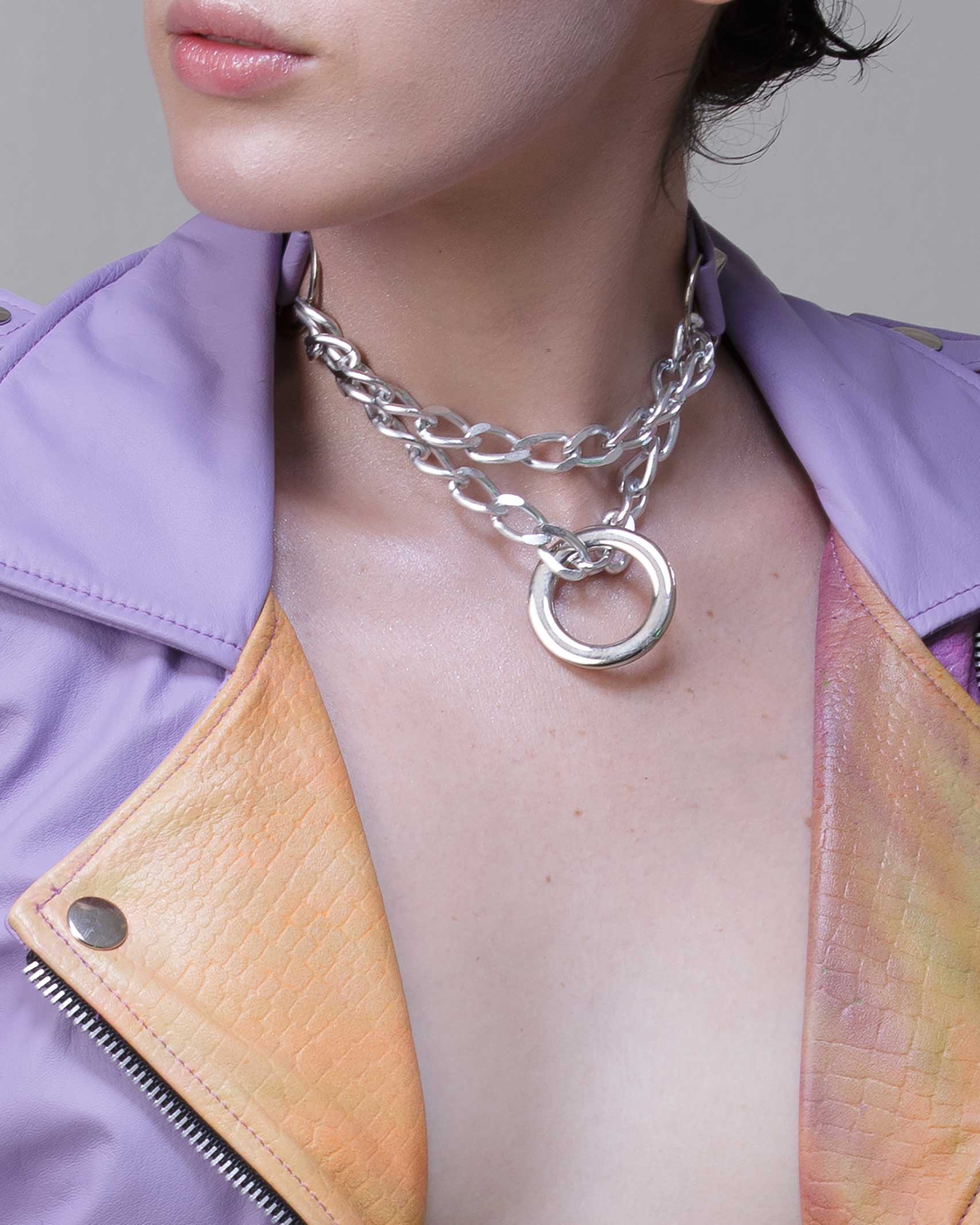 choker-necklace-in-lilac-leather-chains