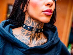 LEATHER CHOKER BLACK HEART