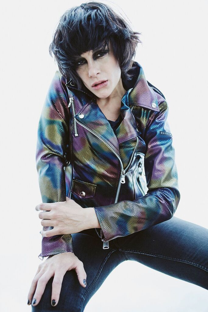 biker-jacket-oil
