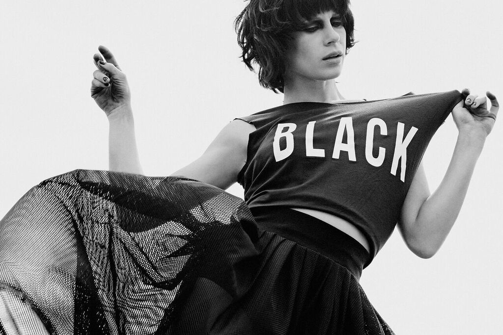 black-tshirt