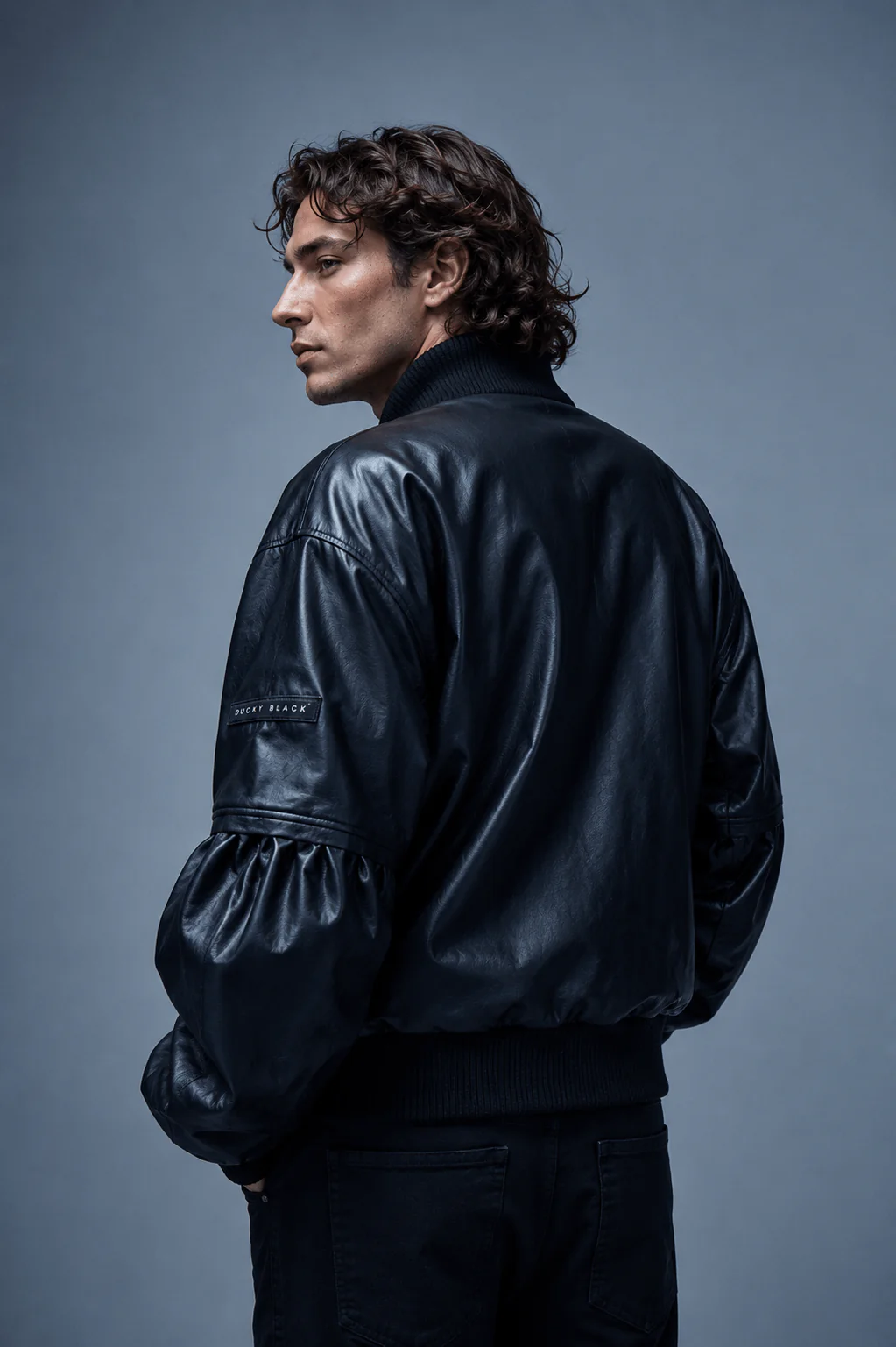 Distópico – Bomber Jacket Oversized Unisex en Cuero Vegano Handmade | Ducky Black Outerwear - Imagen 3