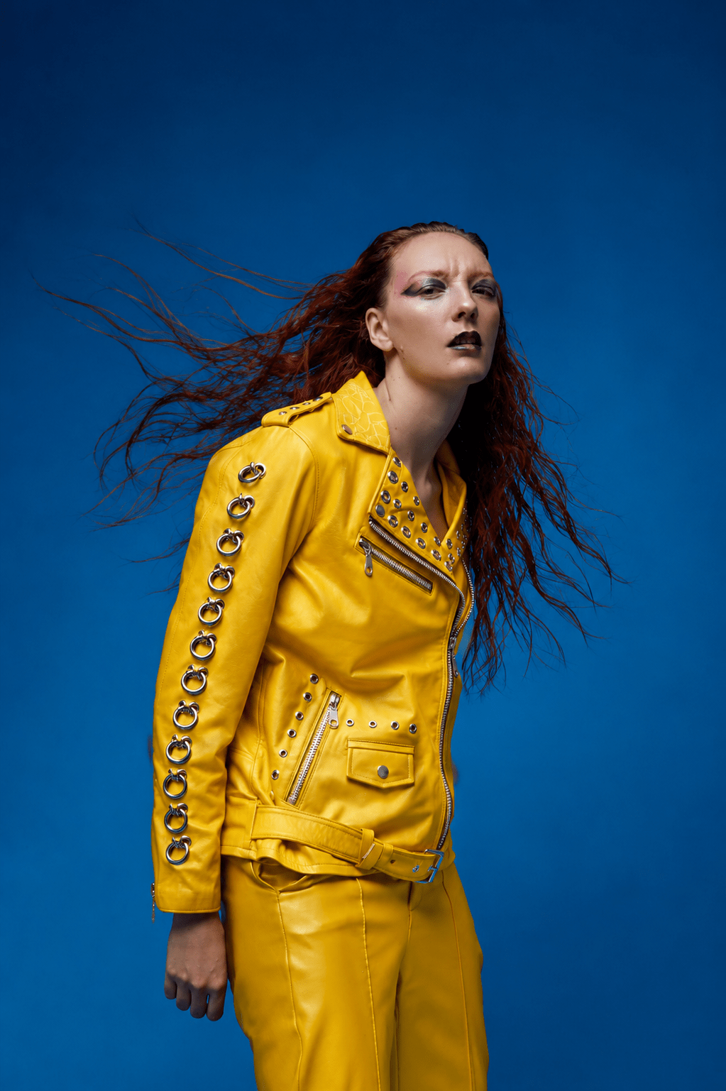 biker-gothic-cute-chaqueta-biker-amarillo-con-ilustracion-y-taches-handmade-custom-jacket-colombia-copy
