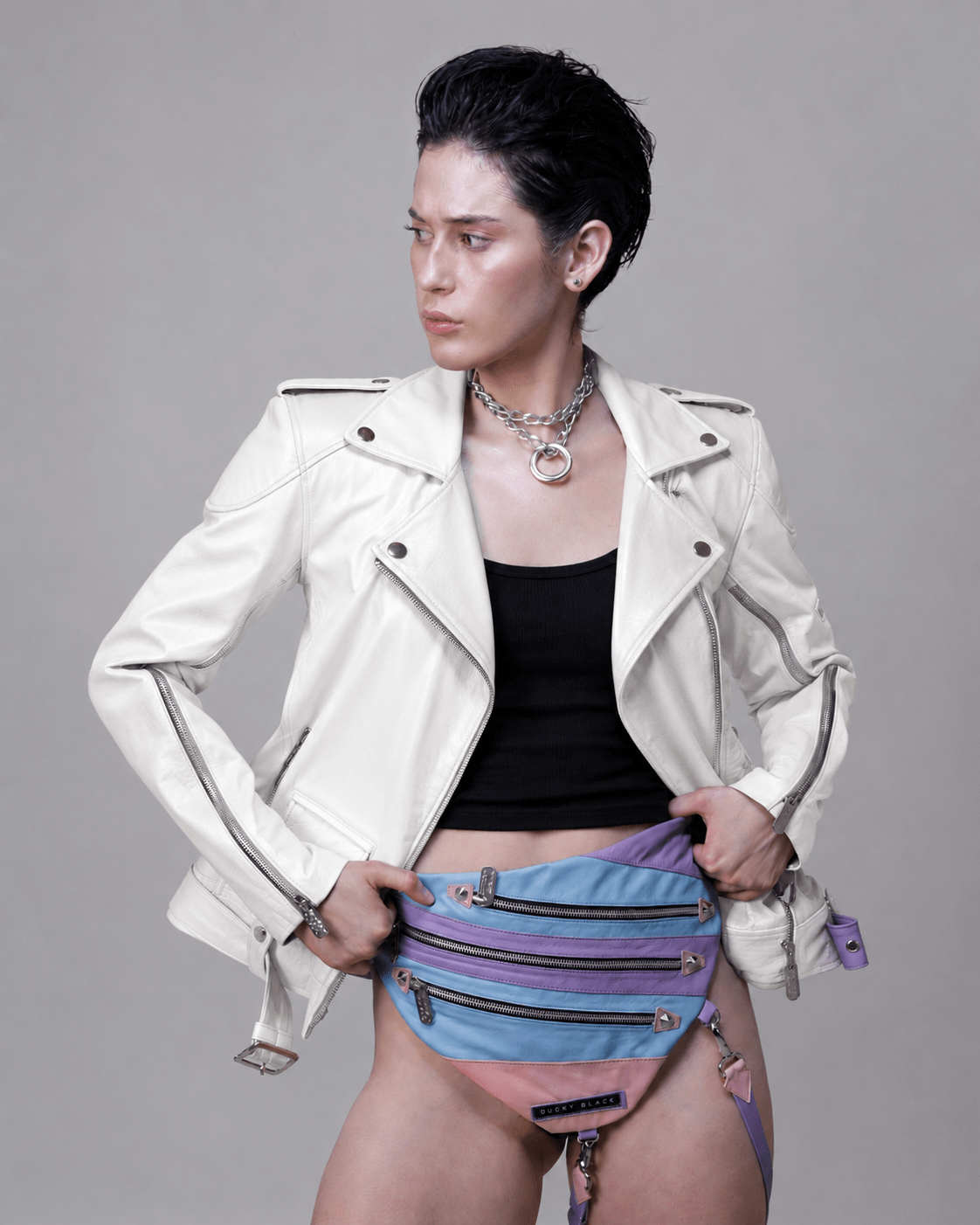 white-riot-chaqueta-biker-unisex-en-cuero-cuero-vegano-made-to-order-handmade-ducky-black-outerwear