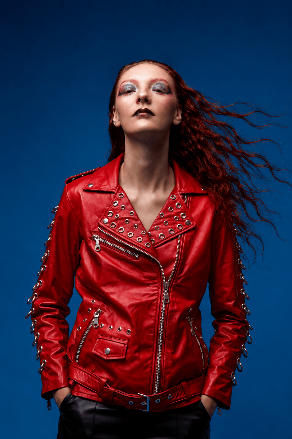 biker-gothic-cute-chaqueta-biker-negra-con-ilustracion-y-taches-handmade-custom-jacket-colombia-2