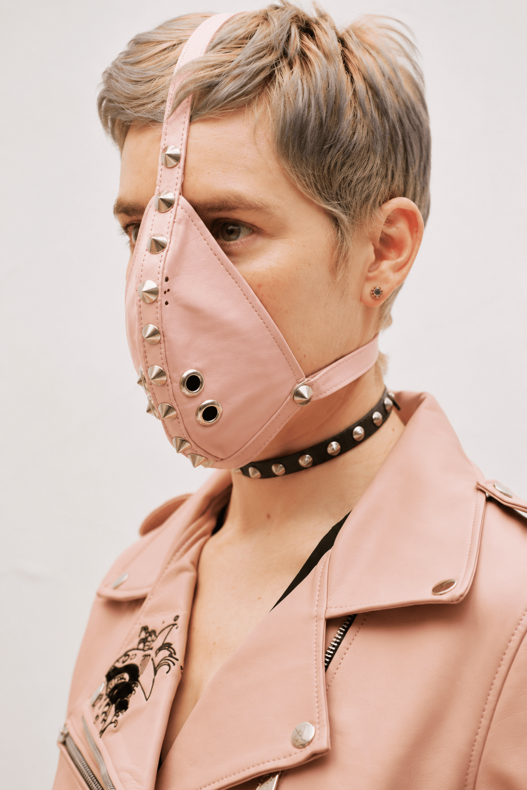 panther-pink-tapabocas-urbano-cuero-negro-reutilizable