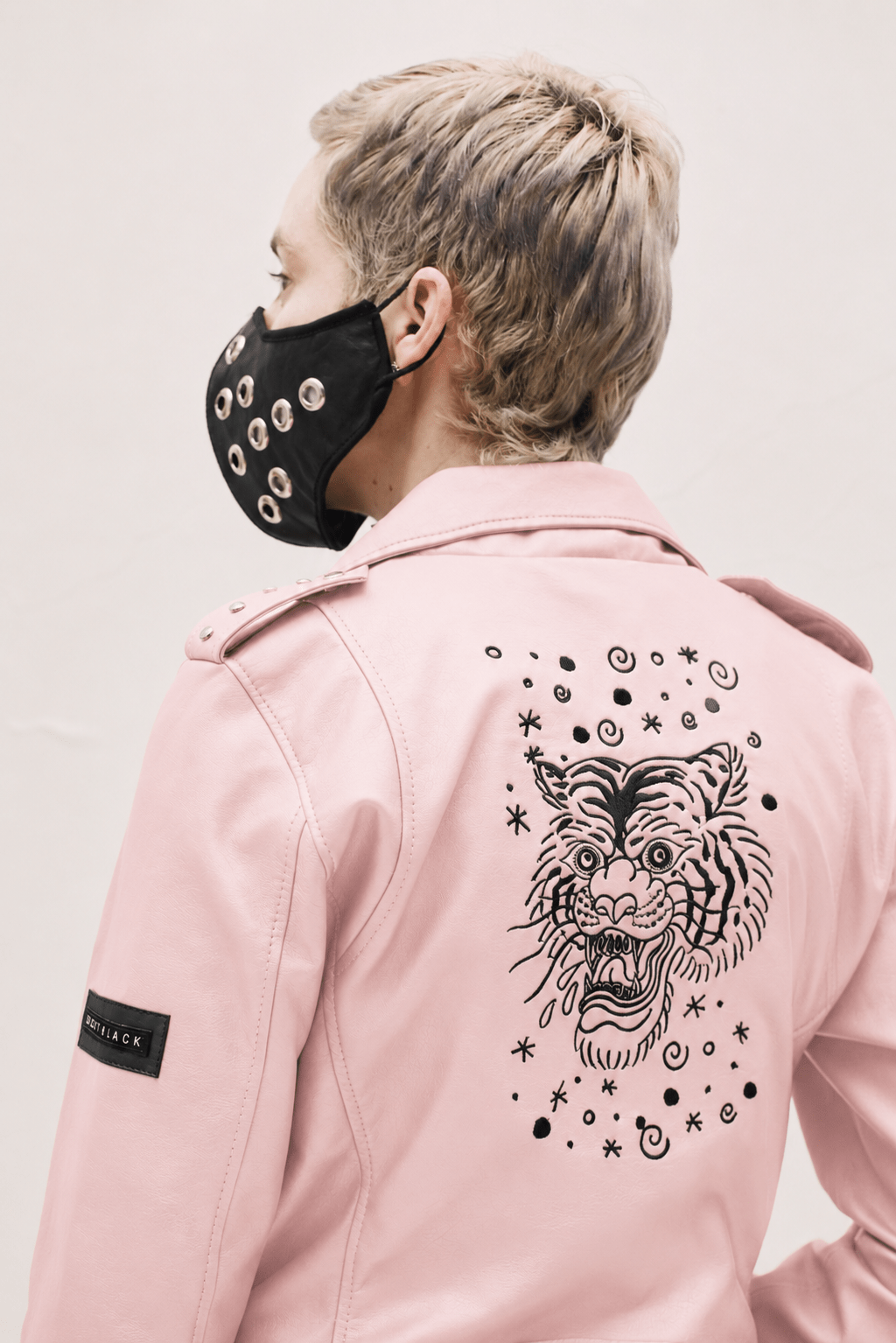 pink-tiger-chaqueta-biker-bordada-unisex-ducky-black-outerwear
