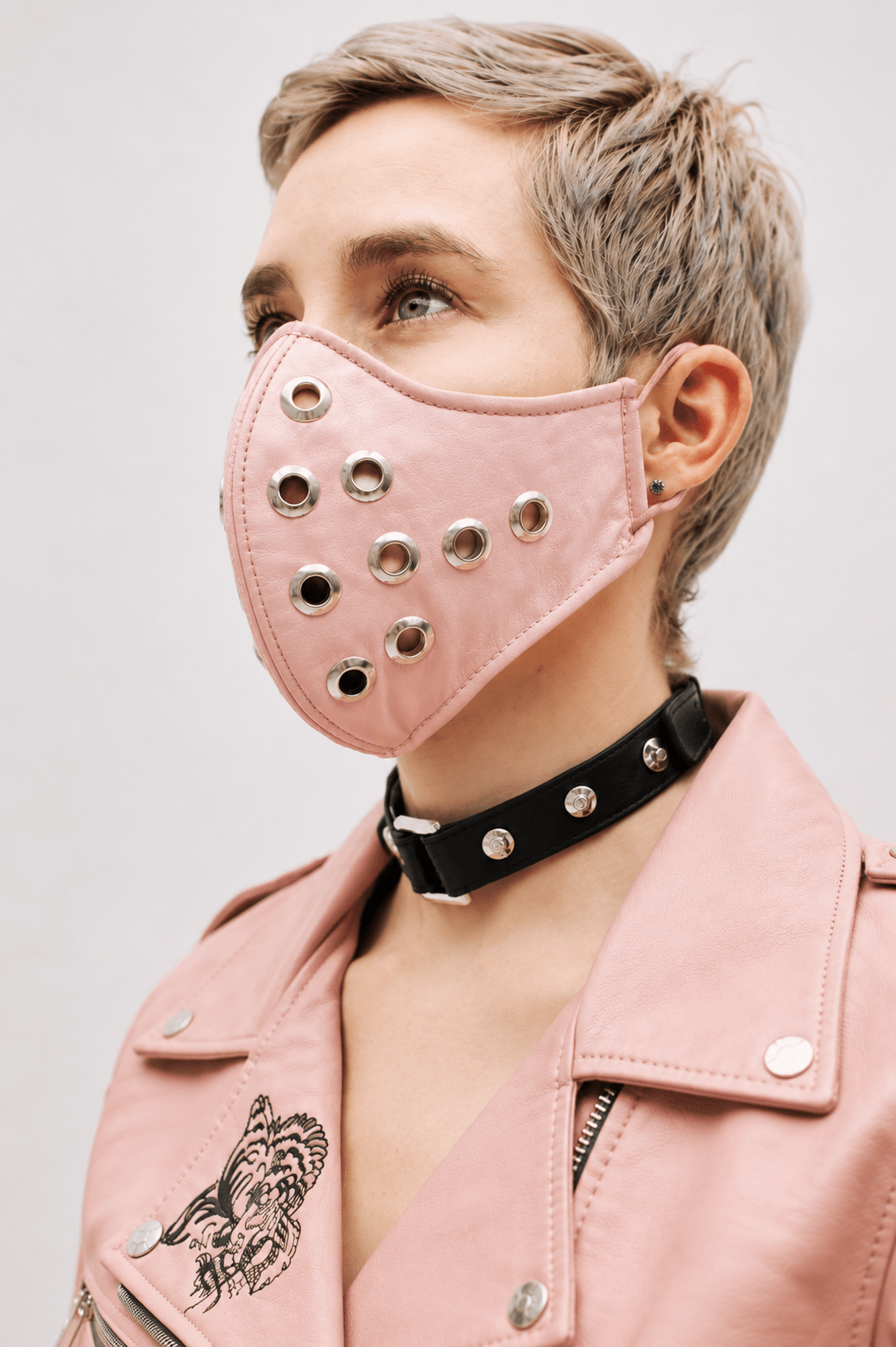 tapabocas-rockero-cobra-style-en-rosa-ajustable