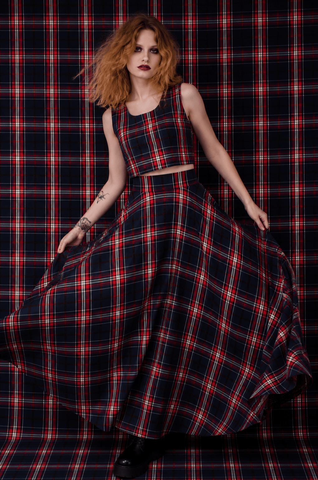 mary-queen-skirt-falda-cintura-alta-para-mujer-con-estilo-rock-chic-ducky-black