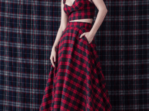 Red Queen Skirt | Falda Cintura Alta para Mujer con Estilo Rock Chic | Ducky Black