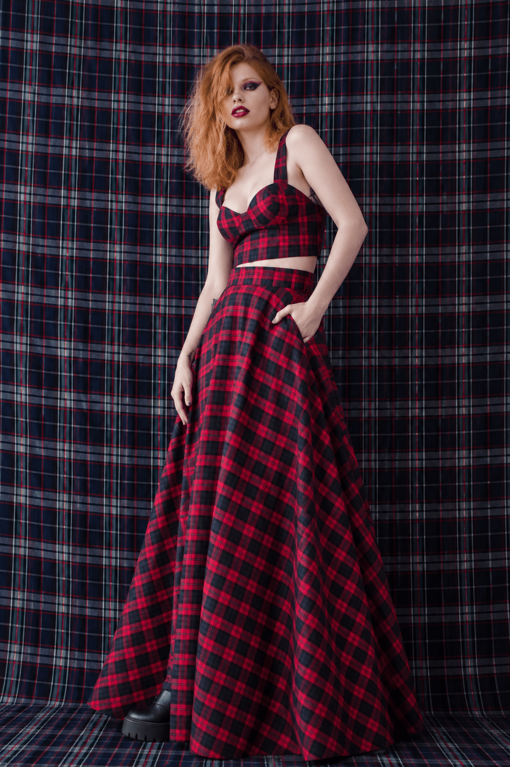 red-queen-skirt-falda-cintura-alta-para-mujer-con-estilo-rock-chic-ducky-black