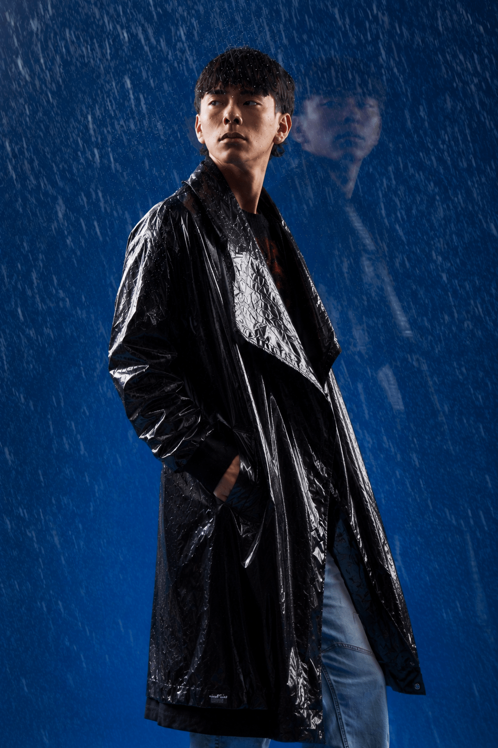 dark-metallic-raincoat-unisex-outerwear-ducky-black